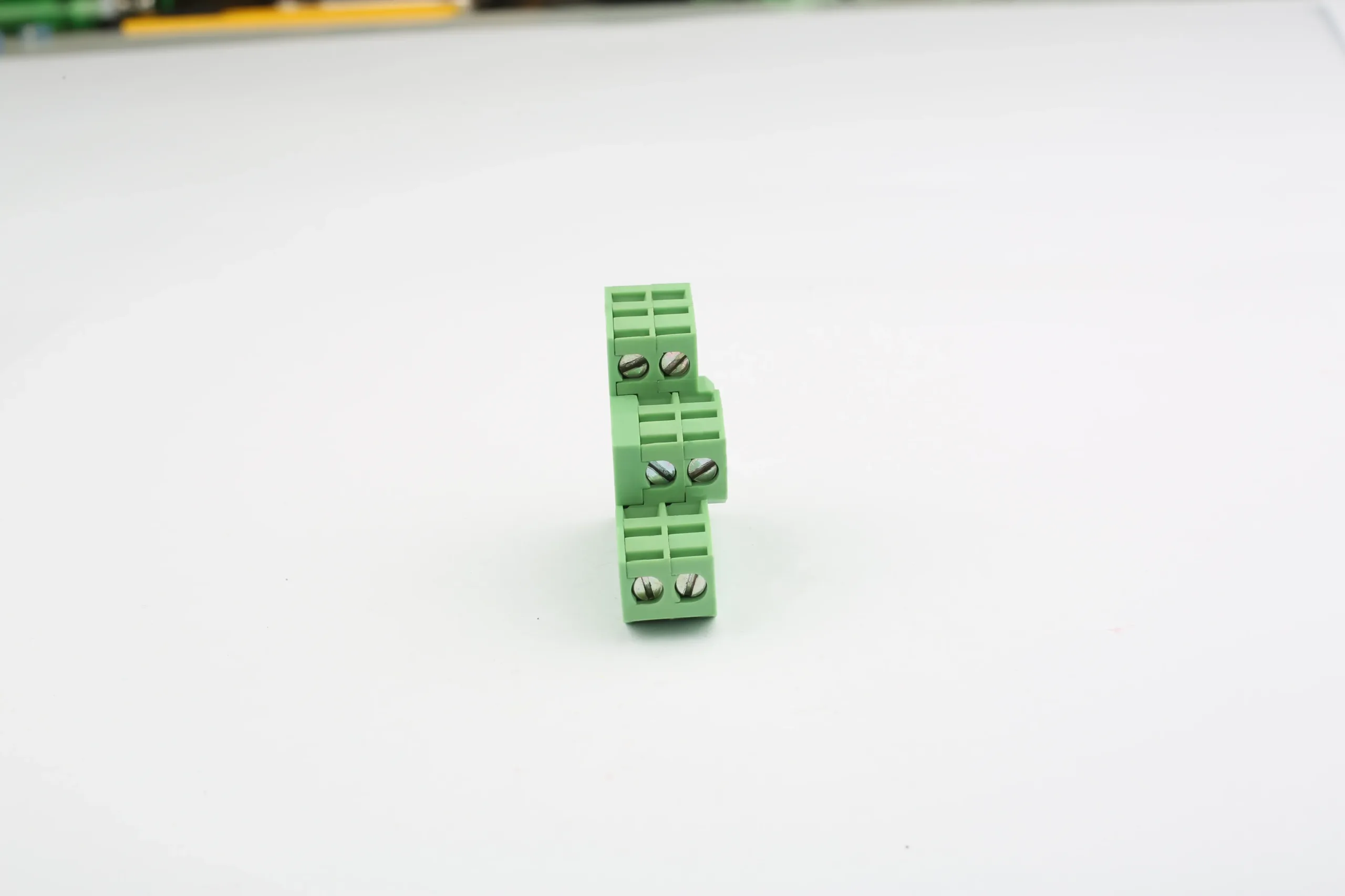 Electronic component with advanced features for cross-border e-commerce