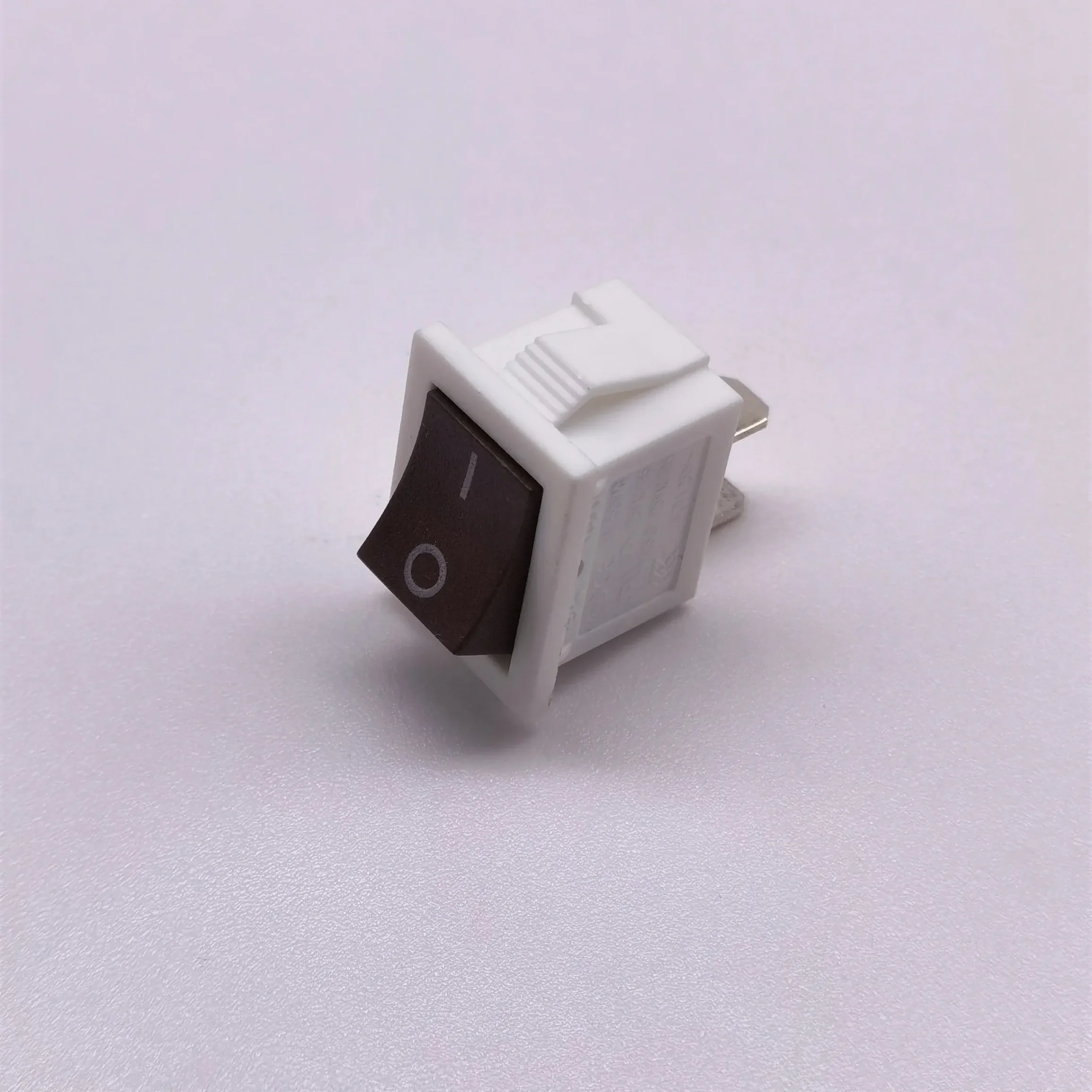 Electronic device image for cross-border e-commerce